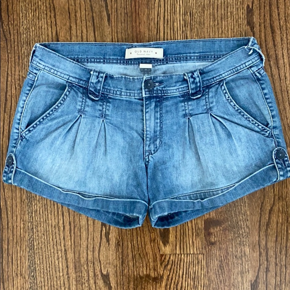 Old Navy Pleated Cuffed Denim Shorts 8